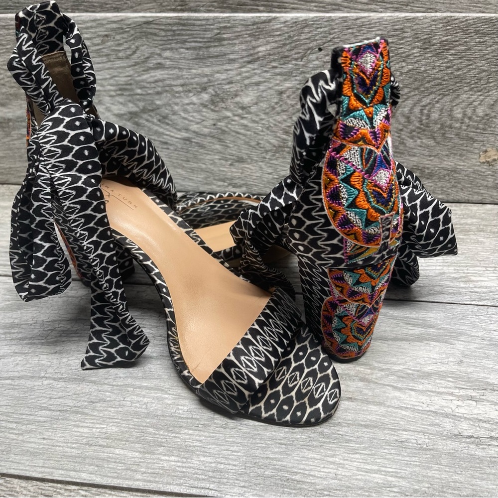 Trina Turk x INC Kanata Sandals Ankle Wrap Chunky Embroidered Heel Shoe 7.5